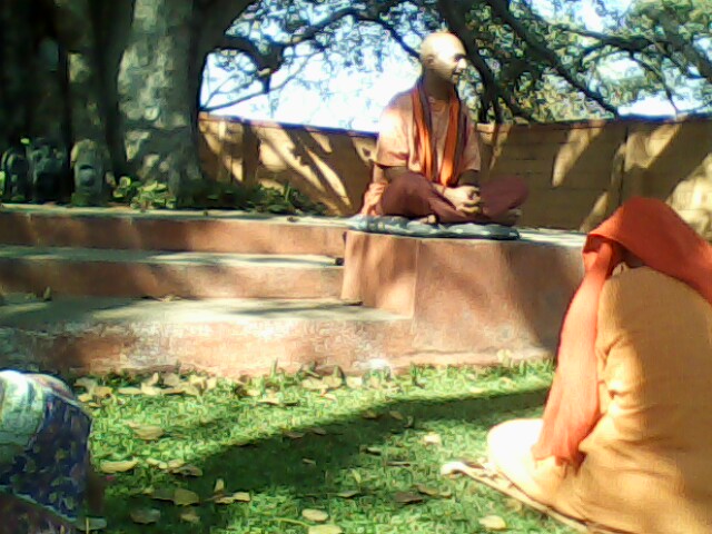 Yoga Swami lecturing on the Bhagavad Gita.